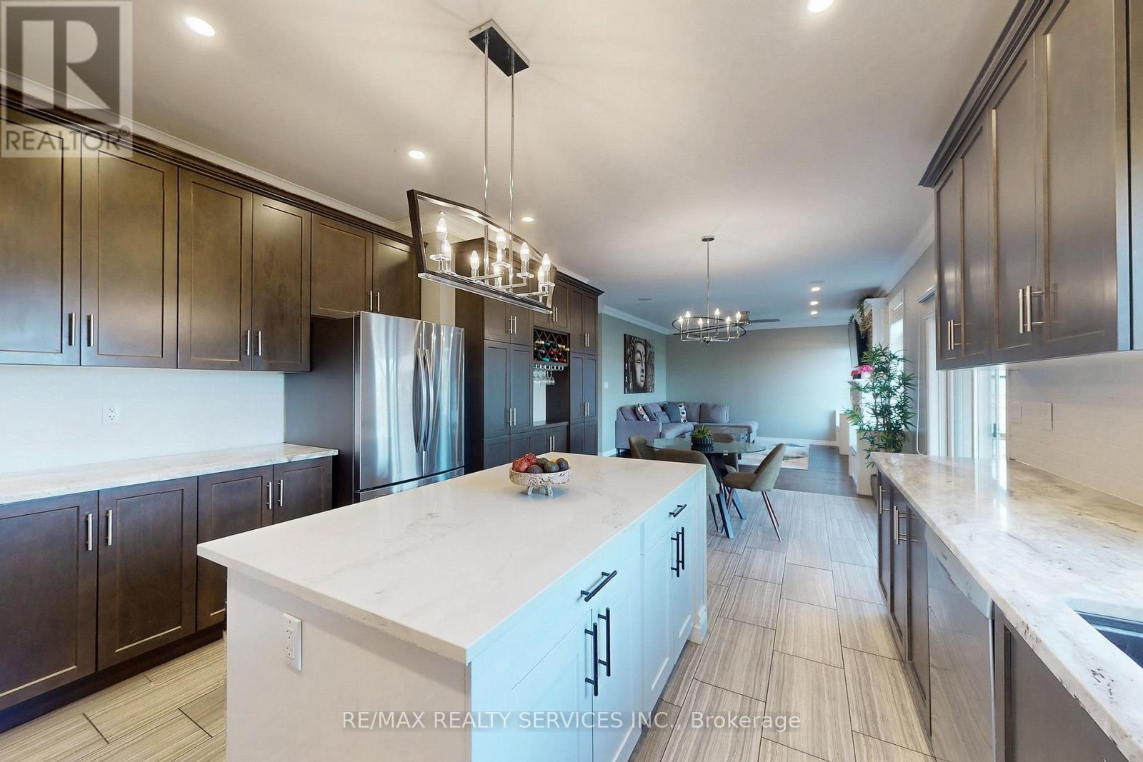 Photo 11 of 330 Festival Way, Hamilton ON