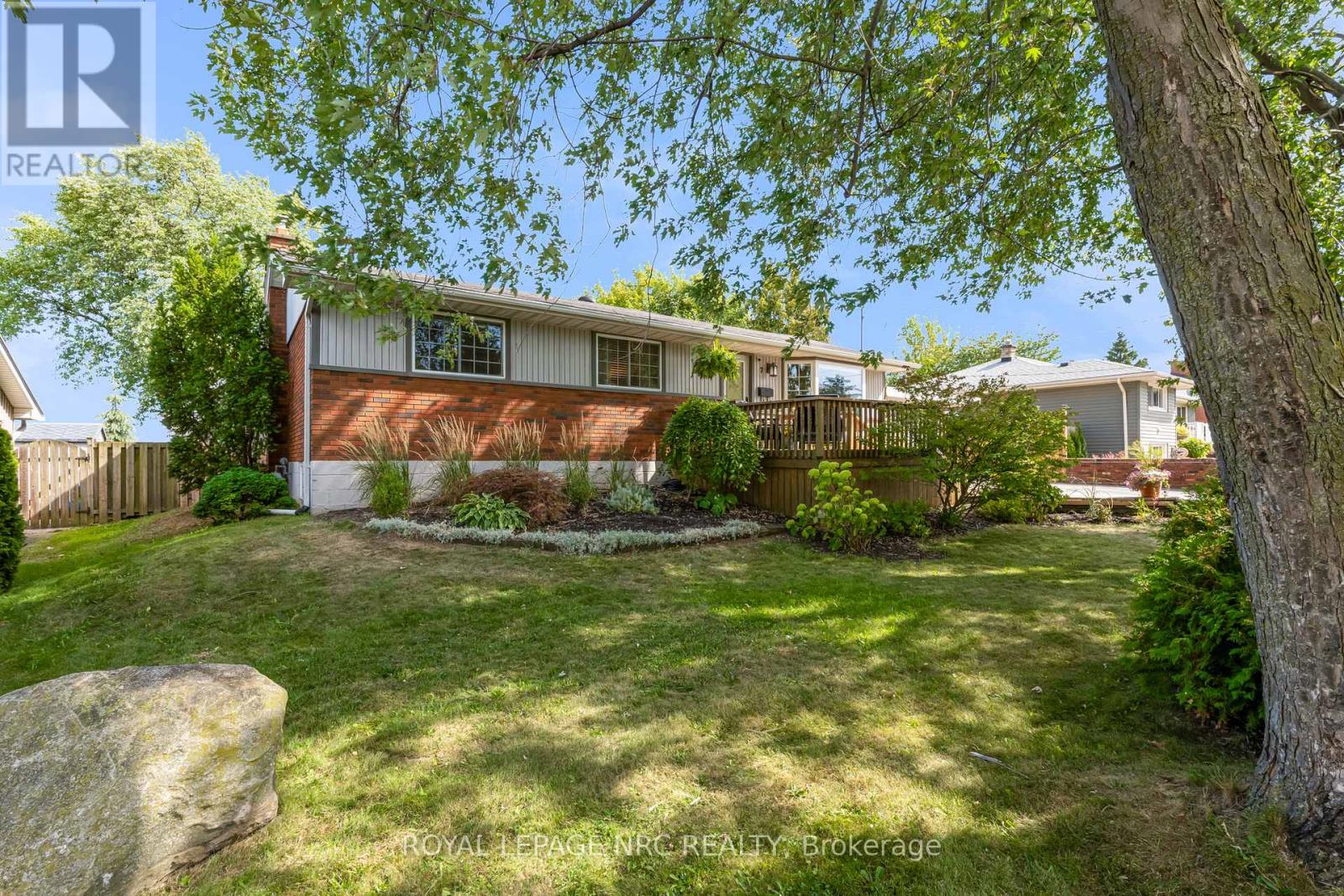 Photo 1 of 7 Craig Boulevard, Grimsby ON