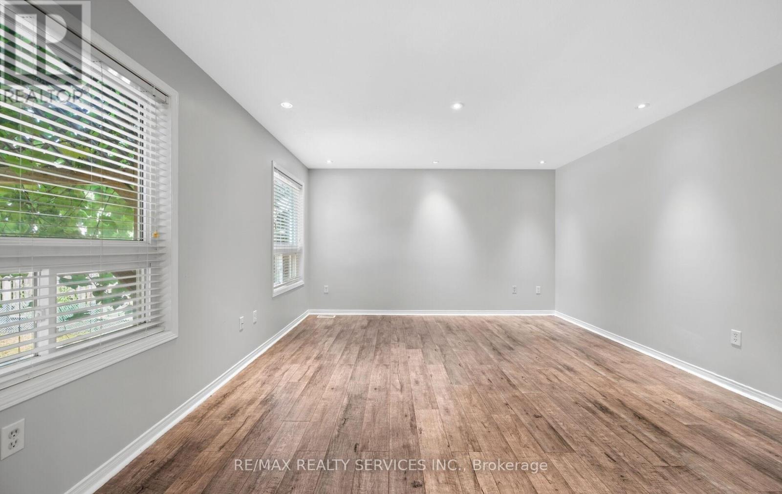 Photo 10 of 48 Powell Drive, Hamilton ON