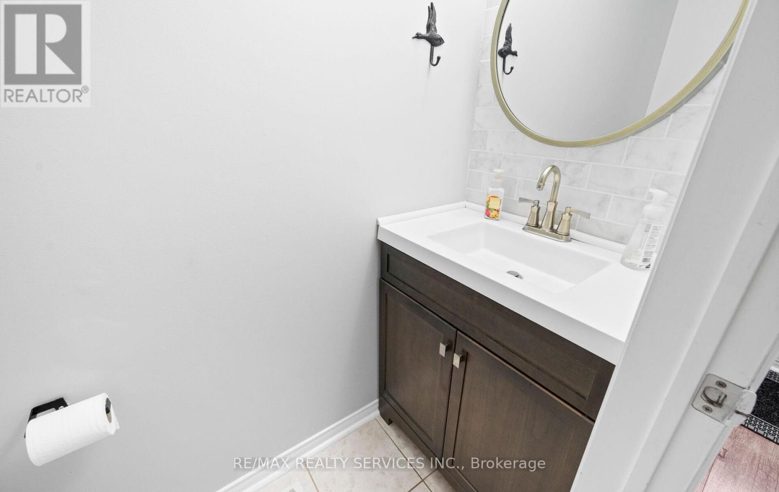 Photo 19 of 48 Powell Drive, Hamilton ON