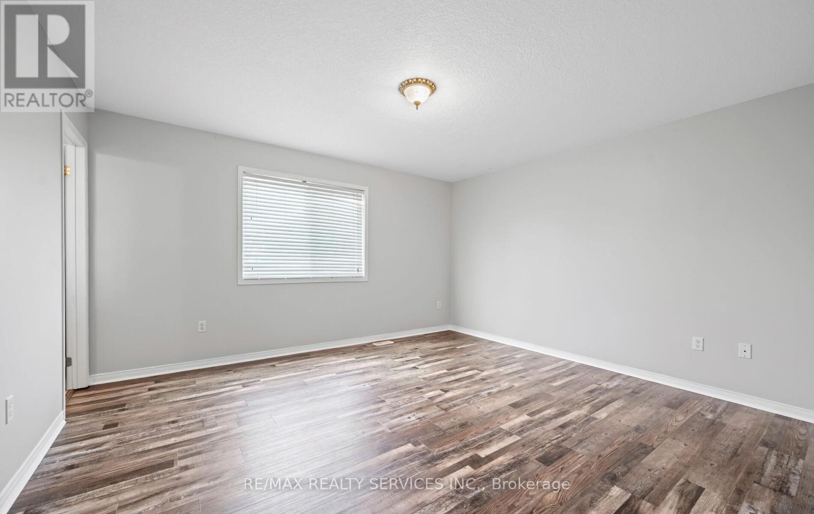 Photo 22 of 48 Powell Drive, Hamilton ON