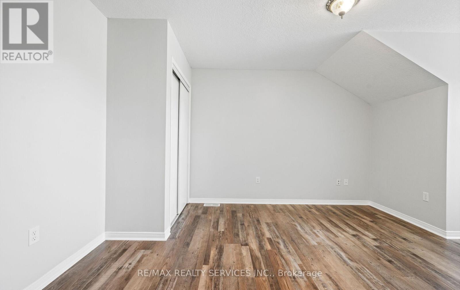 Photo 26 of 48 Powell Drive, Hamilton ON