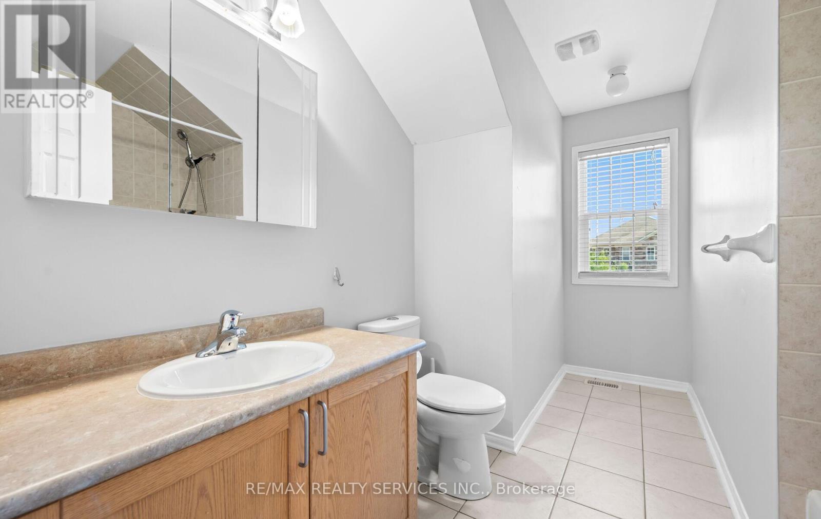 Photo 29 of 48 Powell Drive, Hamilton ON
