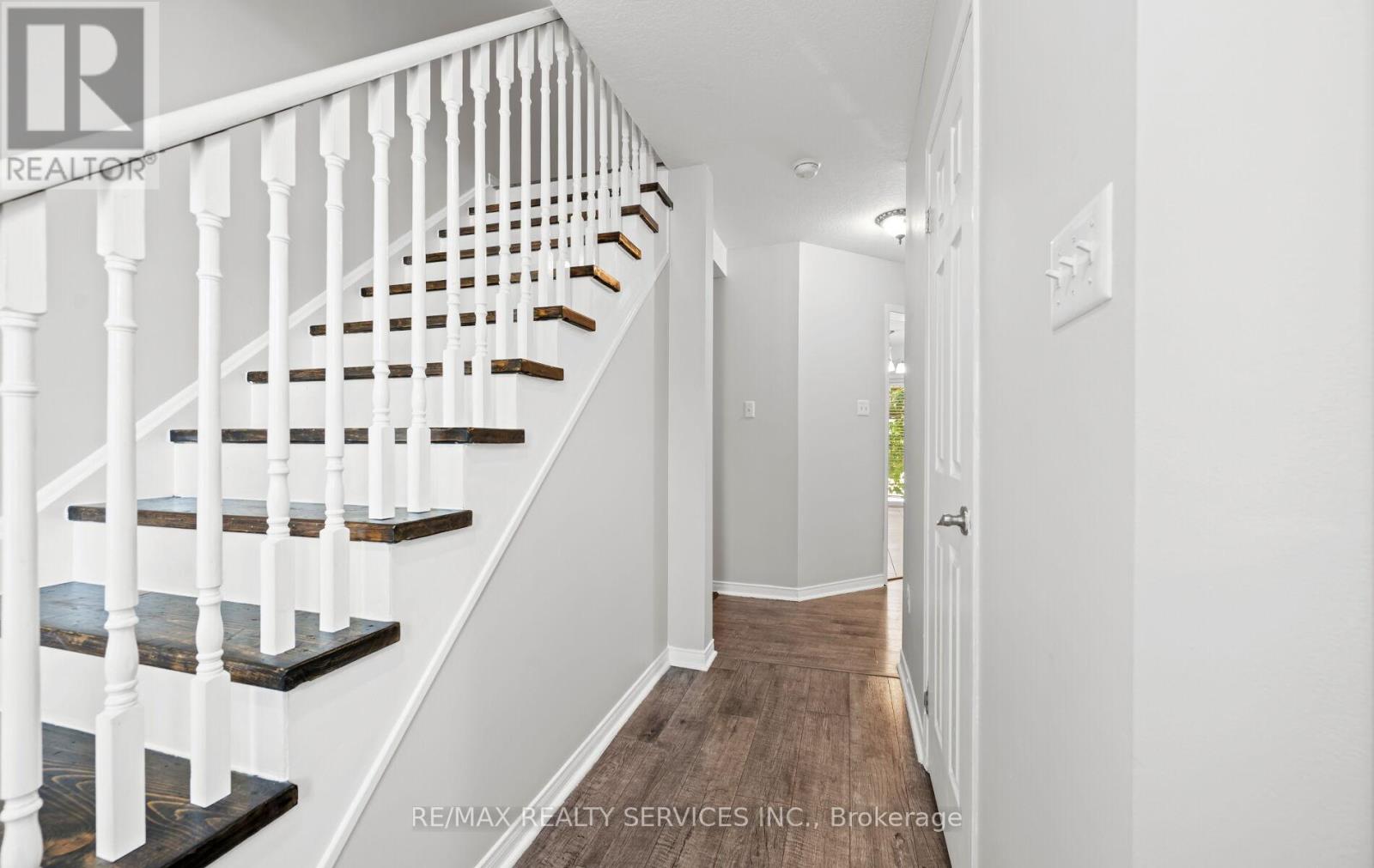 Photo 7 of 48 Powell Drive, Hamilton ON