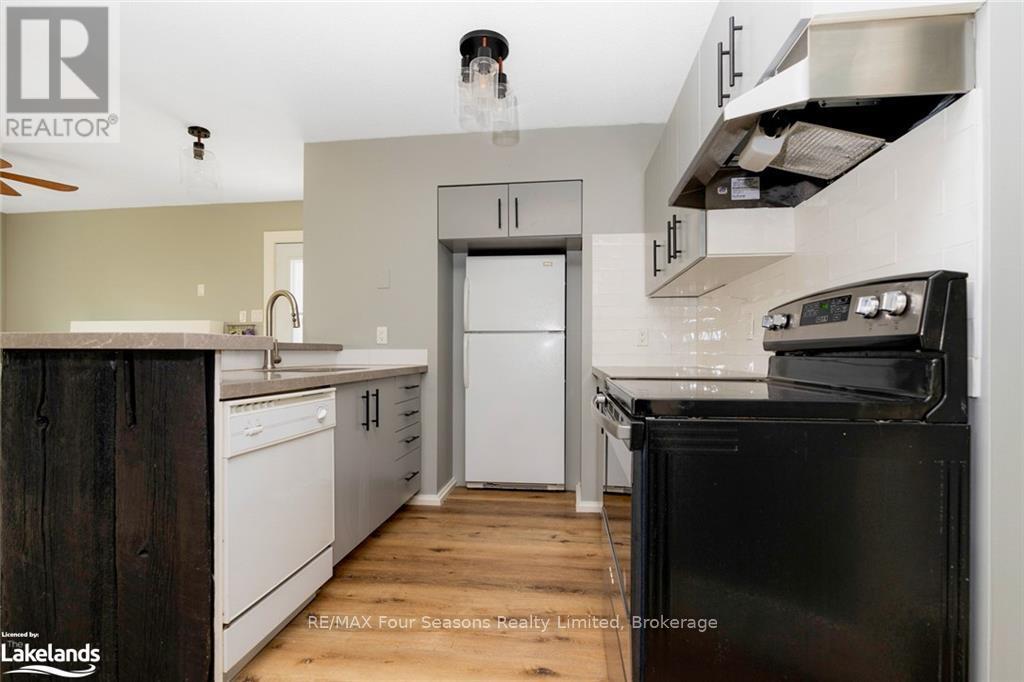 Photo 10 of 73 21 Dawson Drive, Collingwood ON
