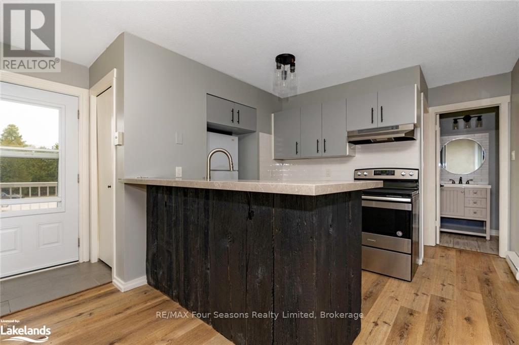 Photo 8 of 73 21 Dawson Drive, Collingwood ON