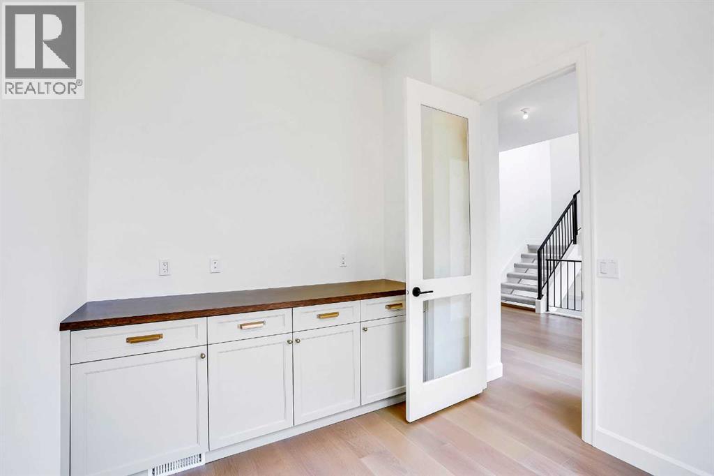 Photo 5 of 636 10 Avenue Ne, Calgary AB