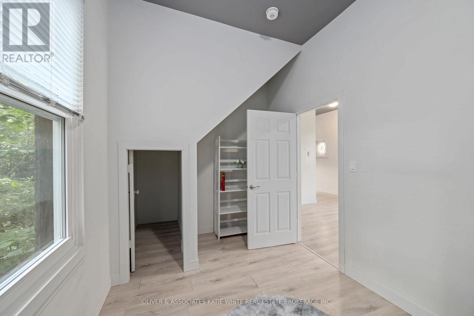 Photo 14 of 452 South Street, London East ON