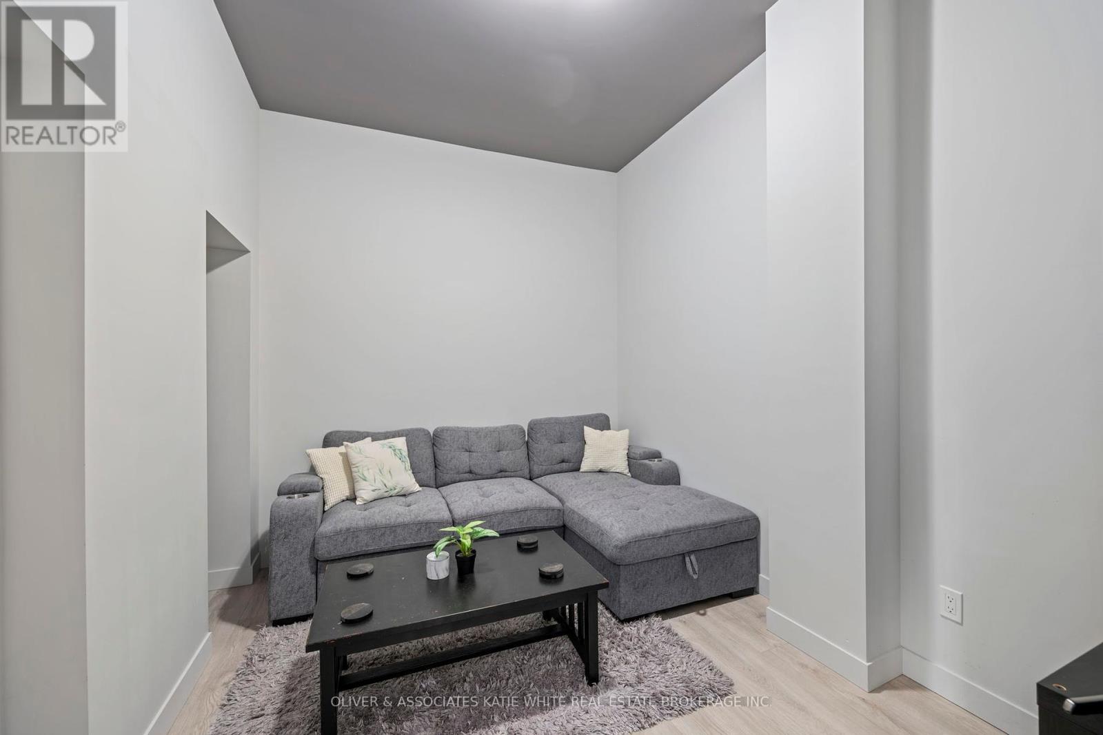 Photo 15 of 452 South Street, London East ON