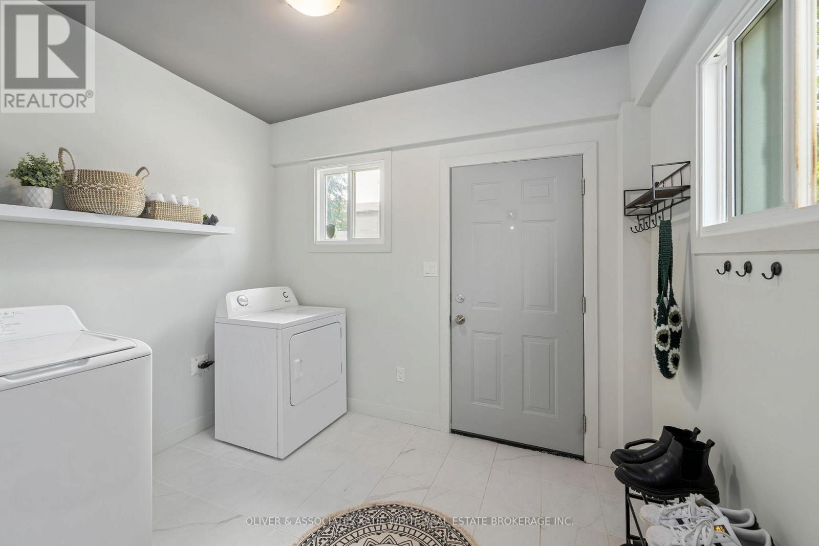 Photo 17 of 452 South Street, London East ON
