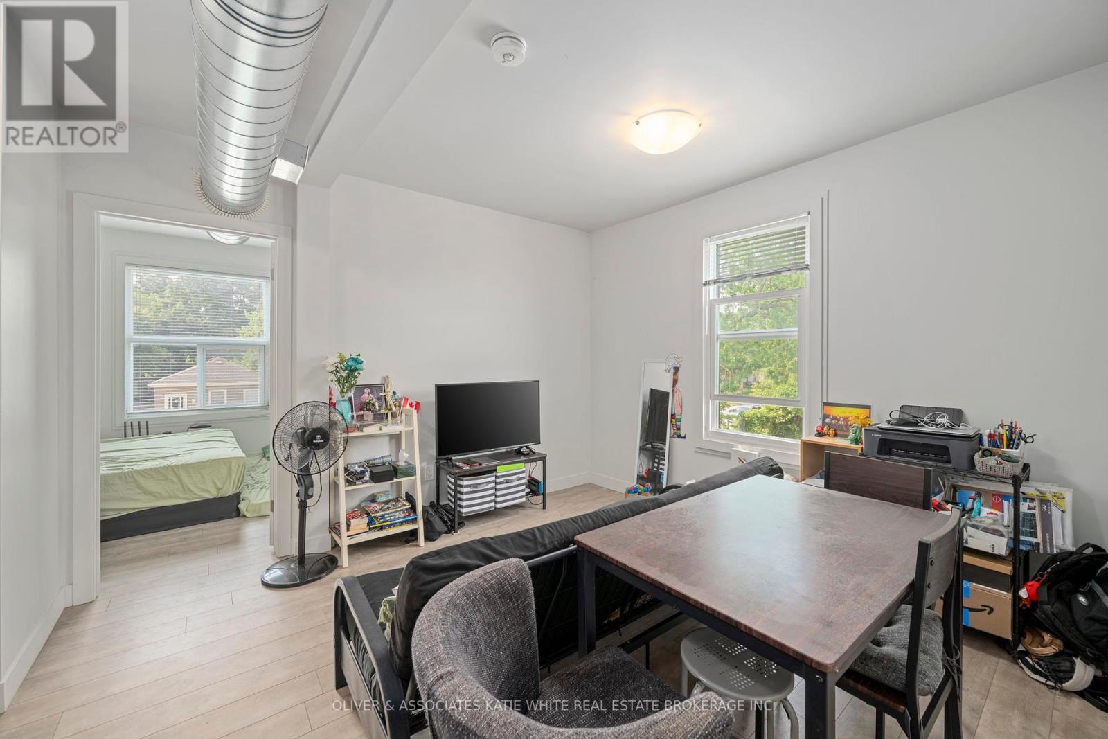 Photo 18 of 452 South Street, London East ON