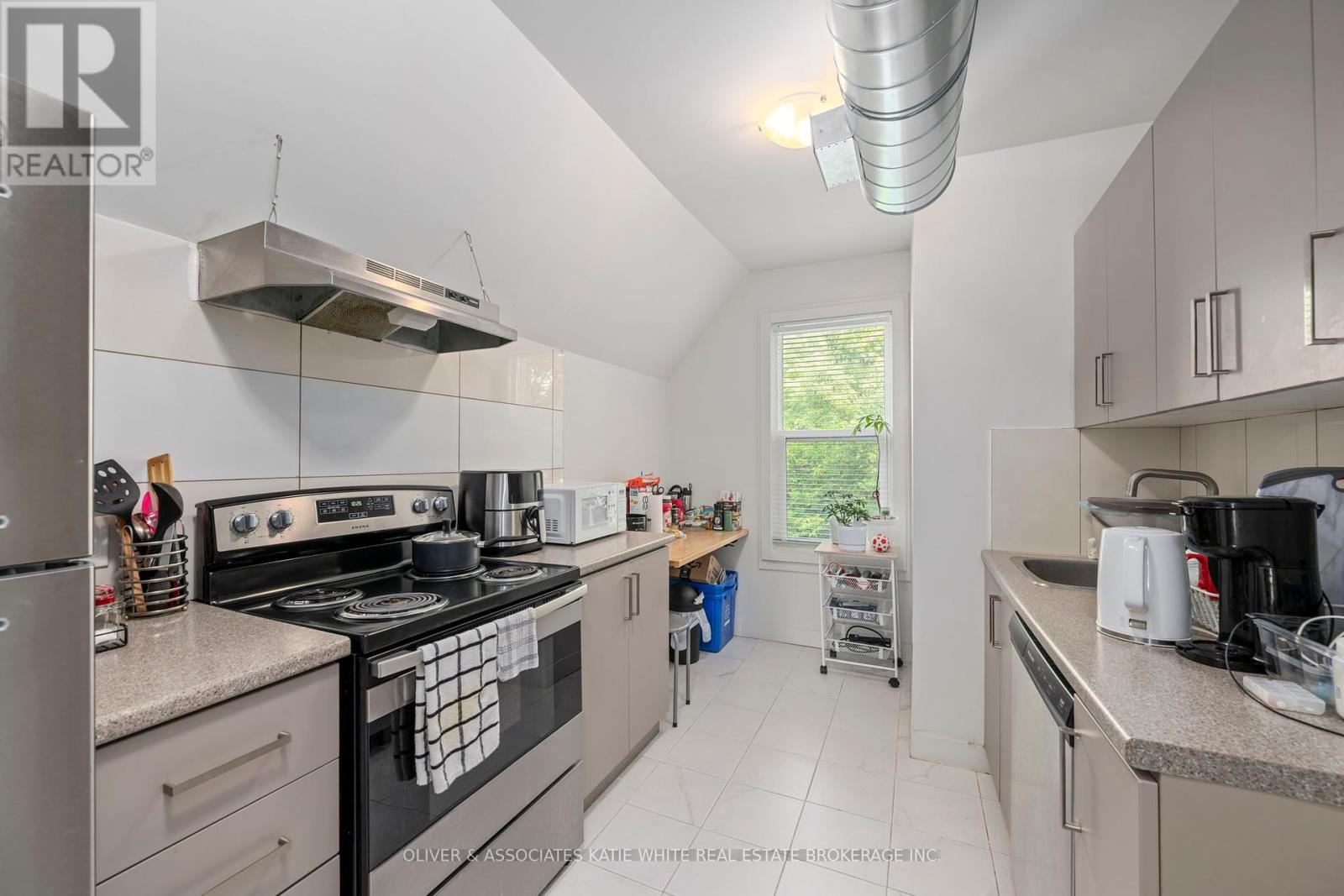 Photo 19 of 452 South Street, London East ON