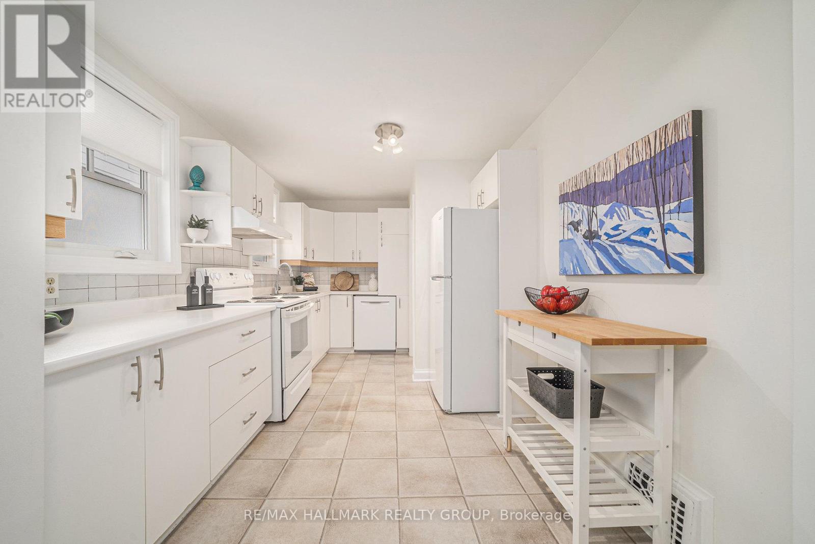 Photo 10 of 98 Dagmar Avenue, Ottawa ON