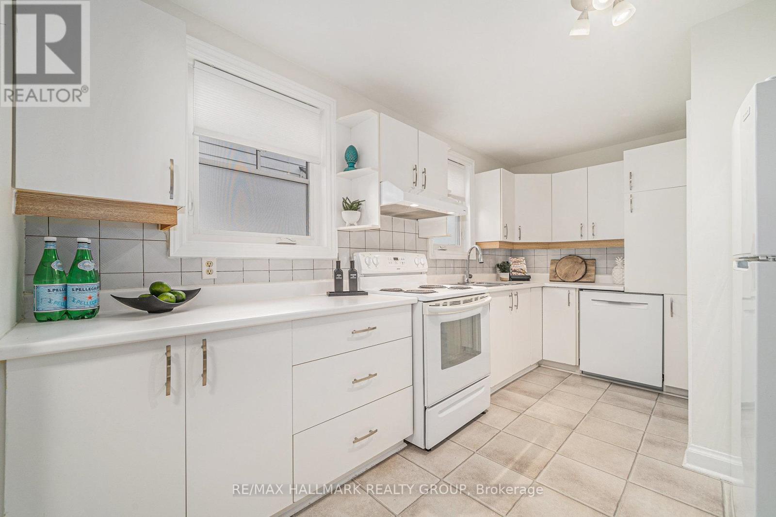 Photo 11 of 98 Dagmar Avenue, Ottawa ON
