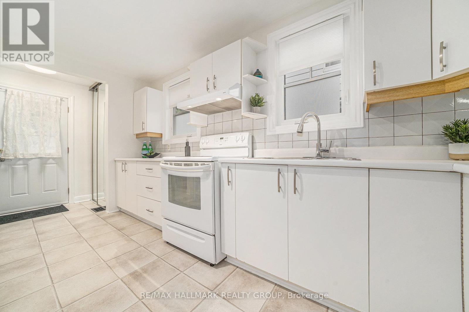 Photo 12 of 98 Dagmar Avenue, Ottawa ON