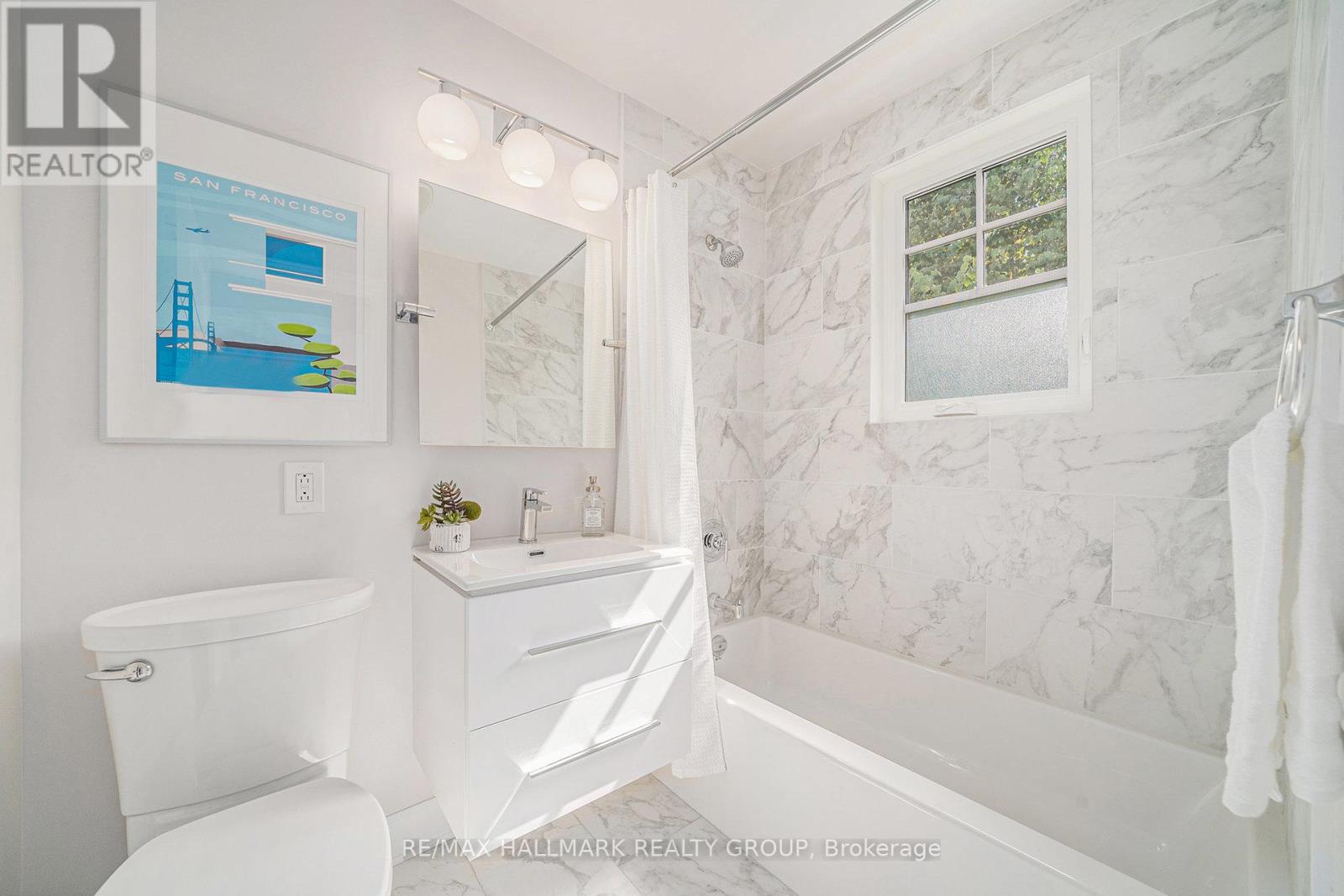 Photo 13 of 98 Dagmar Avenue, Ottawa ON