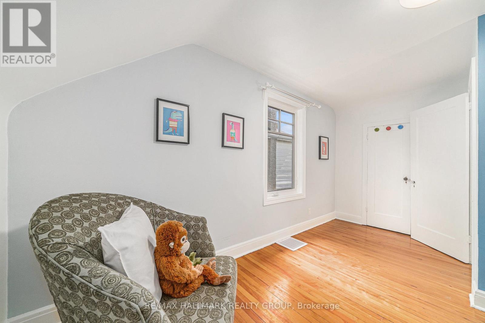 Photo 18 of 98 Dagmar Avenue, Ottawa ON