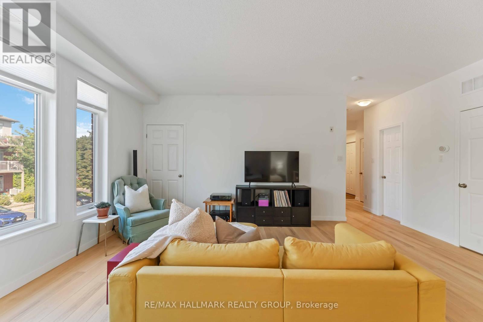 Photo 11 of 10 270 Meilleur Private, Ottawa ON