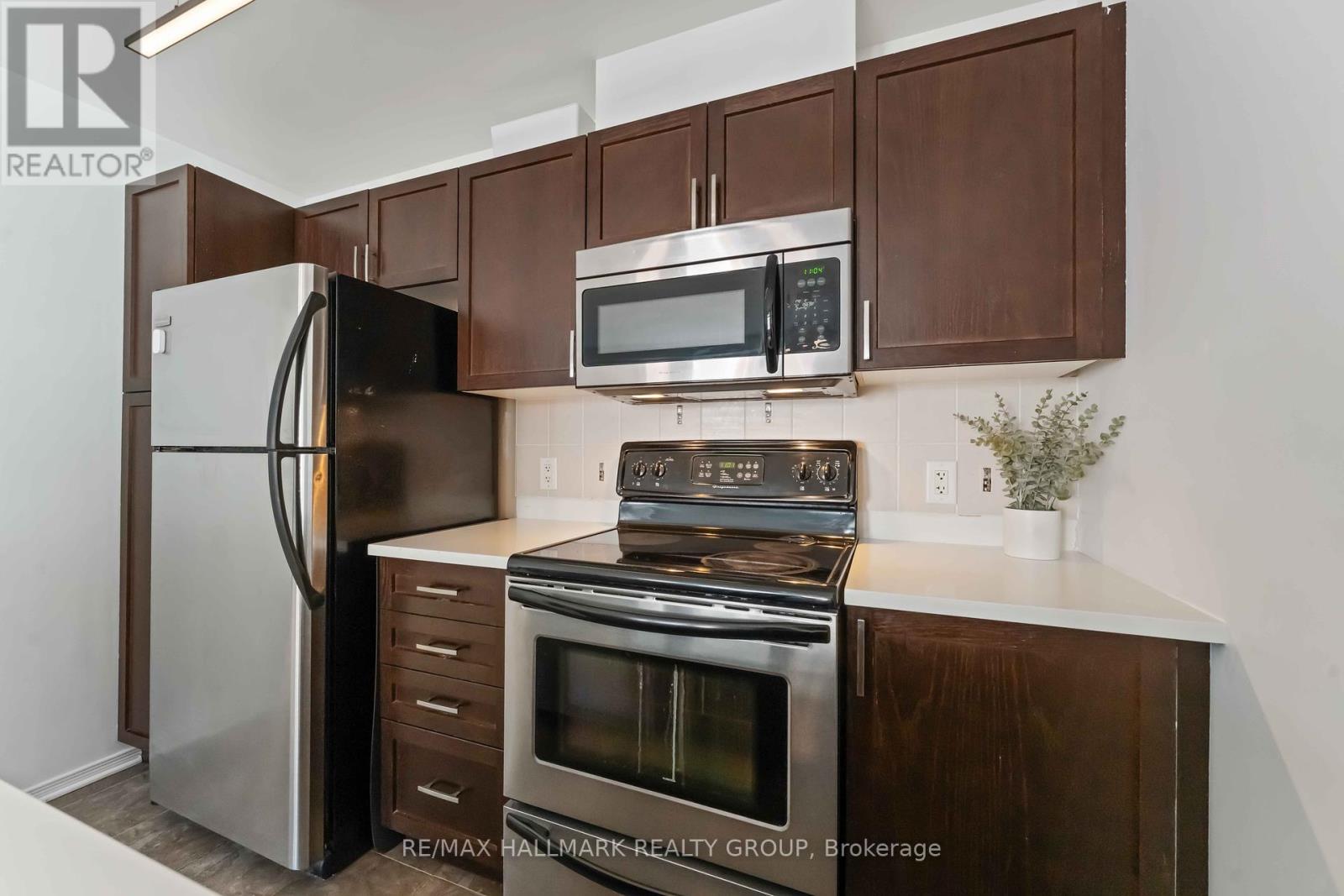Photo 13 of 10 270 Meilleur Private, Ottawa ON