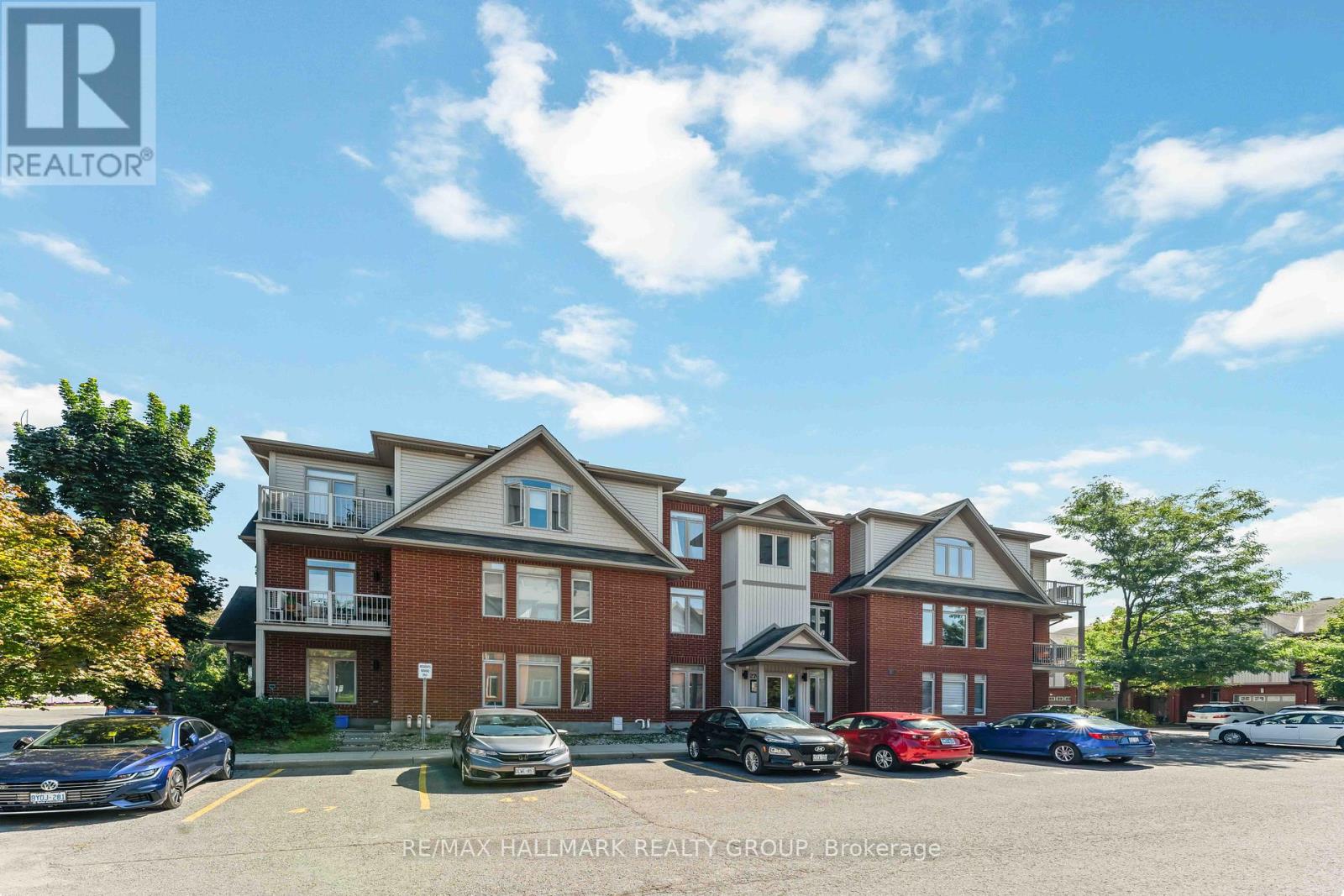 Photo 2 of 10 270 Meilleur Private, Ottawa ON