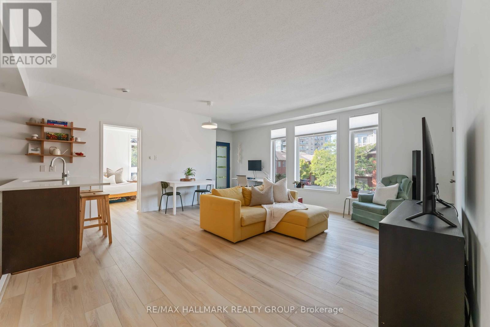 Photo 3 of 10 270 Meilleur Private, Ottawa ON