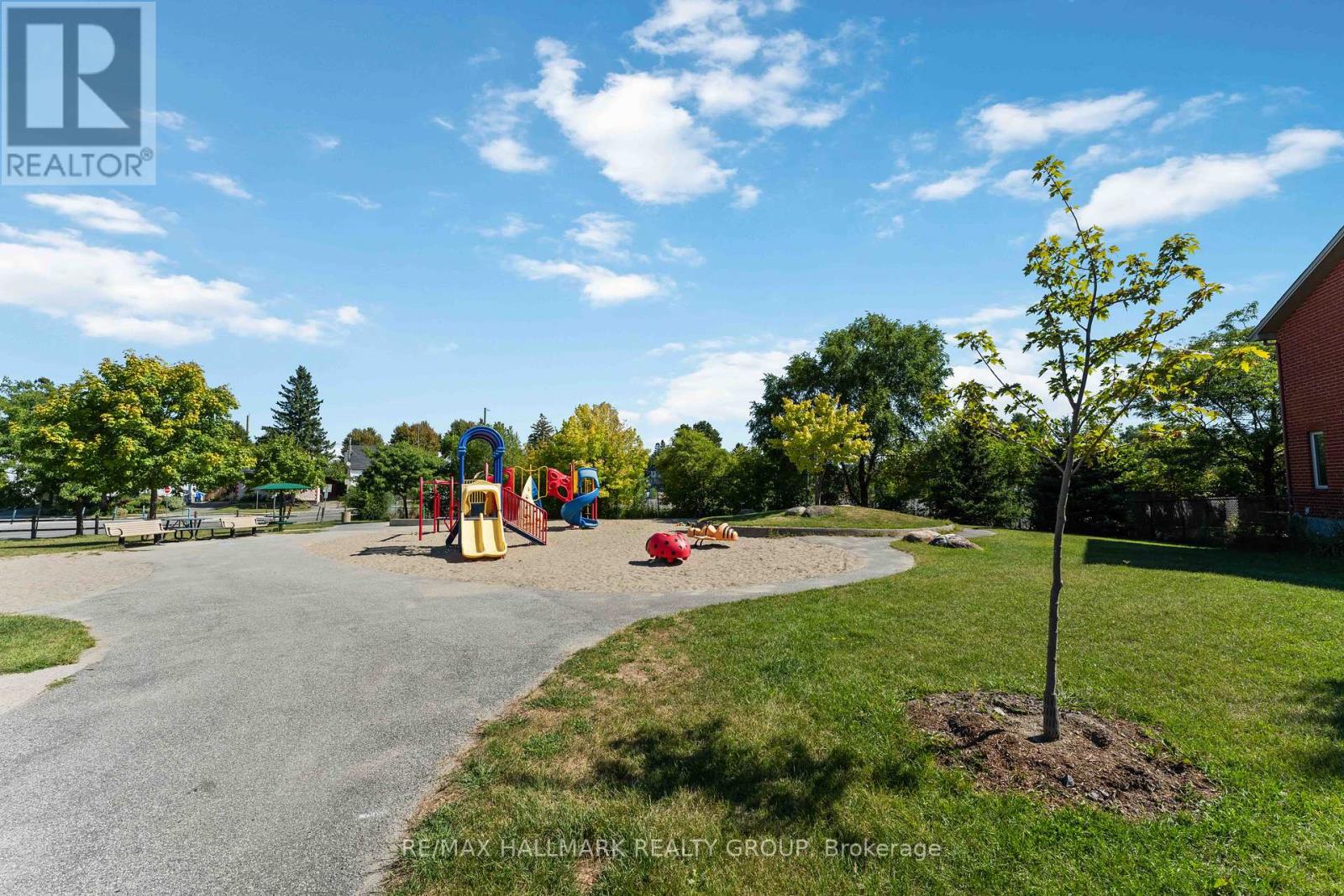 Photo 31 of 10 270 Meilleur Private, Ottawa ON
