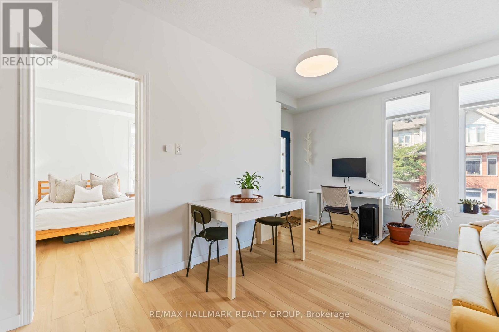 Photo 4 of 10 270 Meilleur Private, Ottawa ON