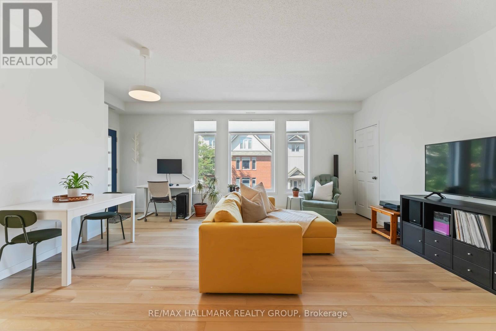 Photo 5 of 10 270 Meilleur Private, Ottawa ON