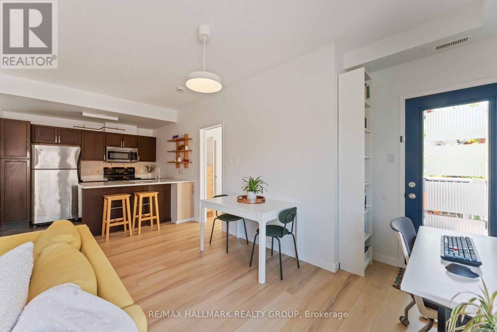 Photo 8 of 10 270 Meilleur Private, Ottawa ON