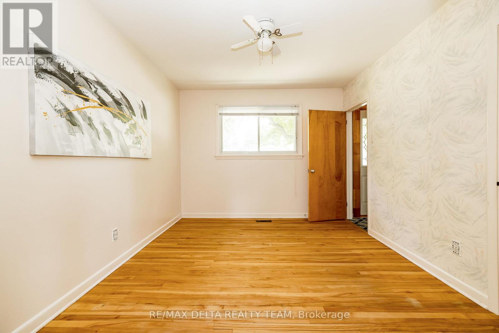 Photo 10 of 644 Browning Avenue, Ottawa ON