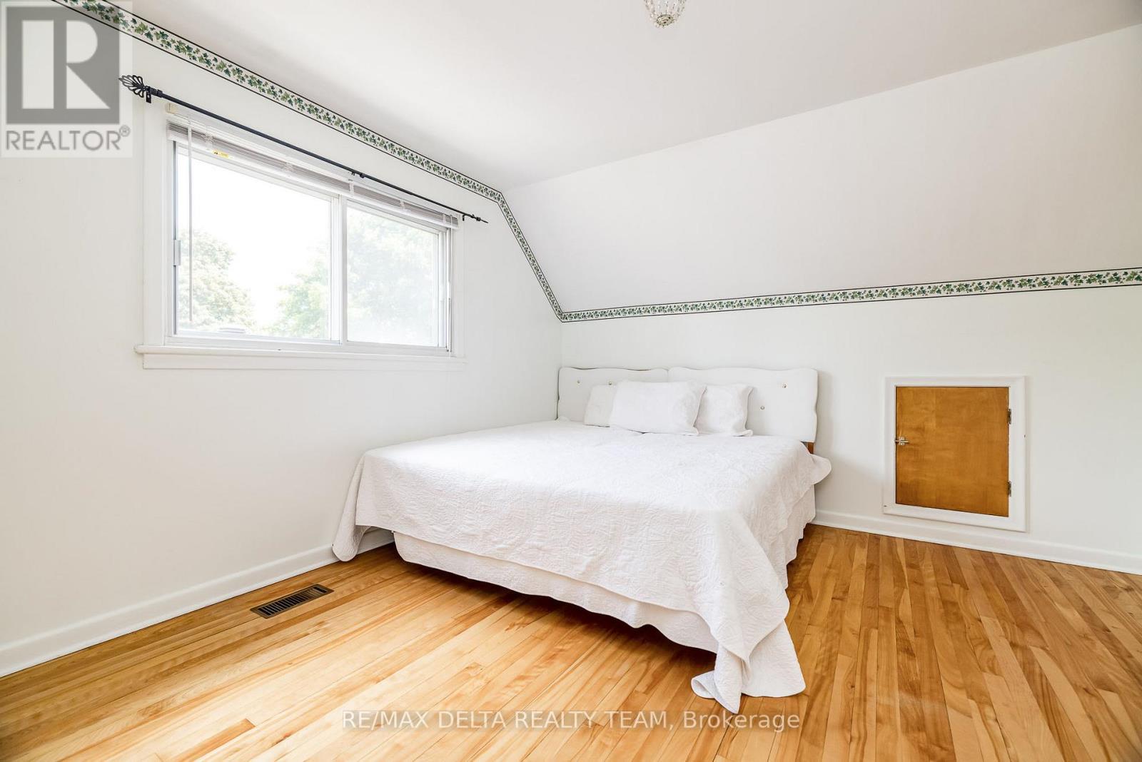 Photo 12 of 644 Browning Avenue, Ottawa ON