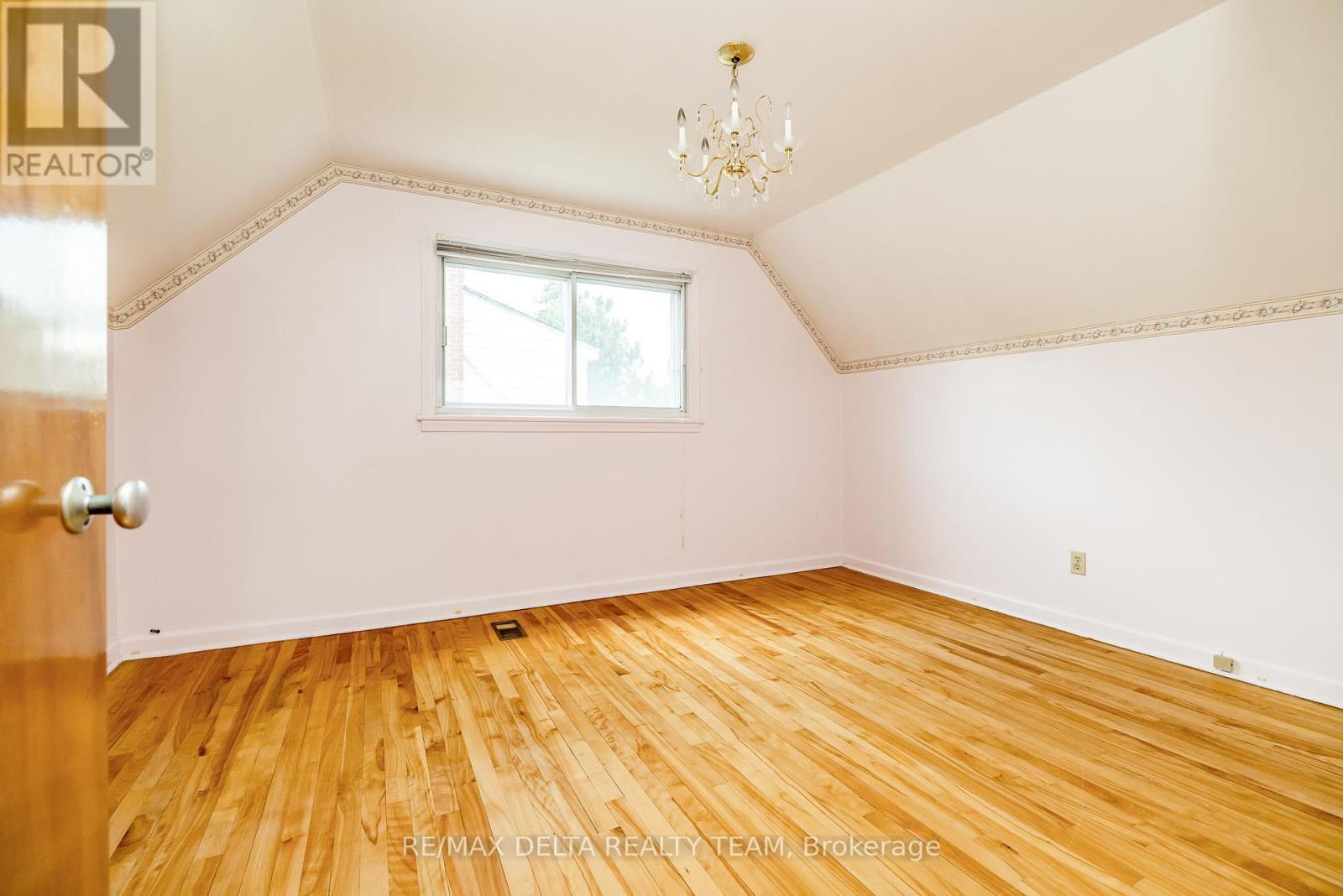 Photo 14 of 644 Browning Avenue, Ottawa ON