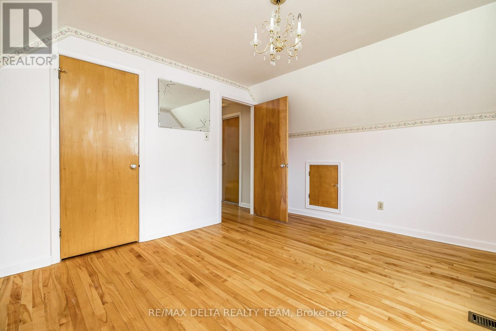 Photo 15 of 644 Browning Avenue, Ottawa ON
