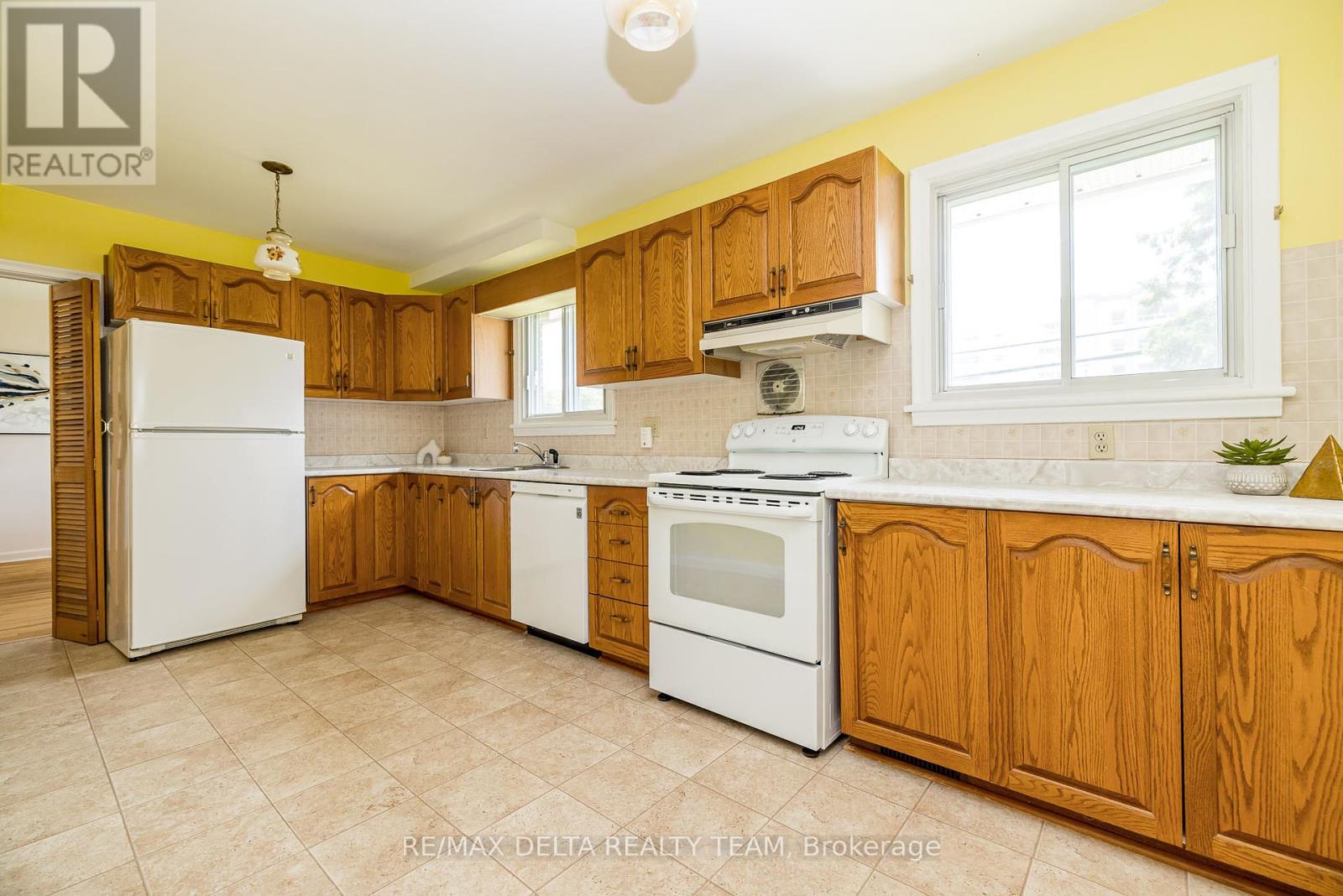 Photo 8 of 644 Browning Avenue, Ottawa ON