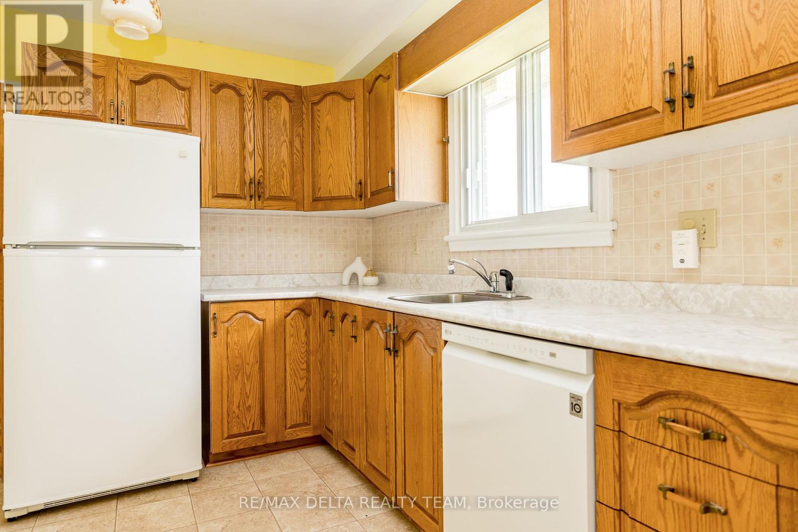 Photo 9 of 644 Browning Avenue, Ottawa ON