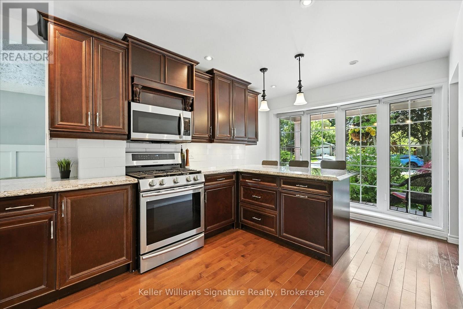 Photo 10 of 18 Moonglow Place, Hamilton ON