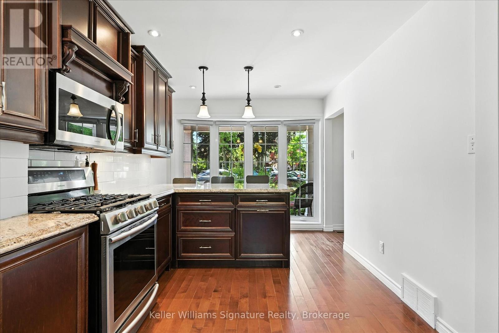 Photo 11 of 18 Moonglow Place, Hamilton ON