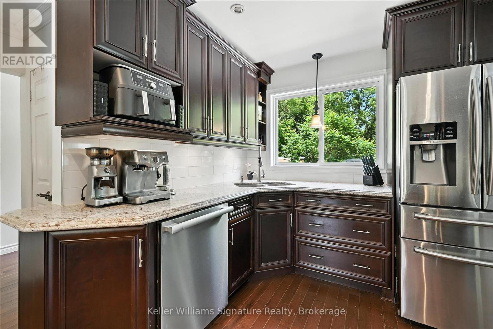 Photo 12 of 18 Moonglow Place, Hamilton ON