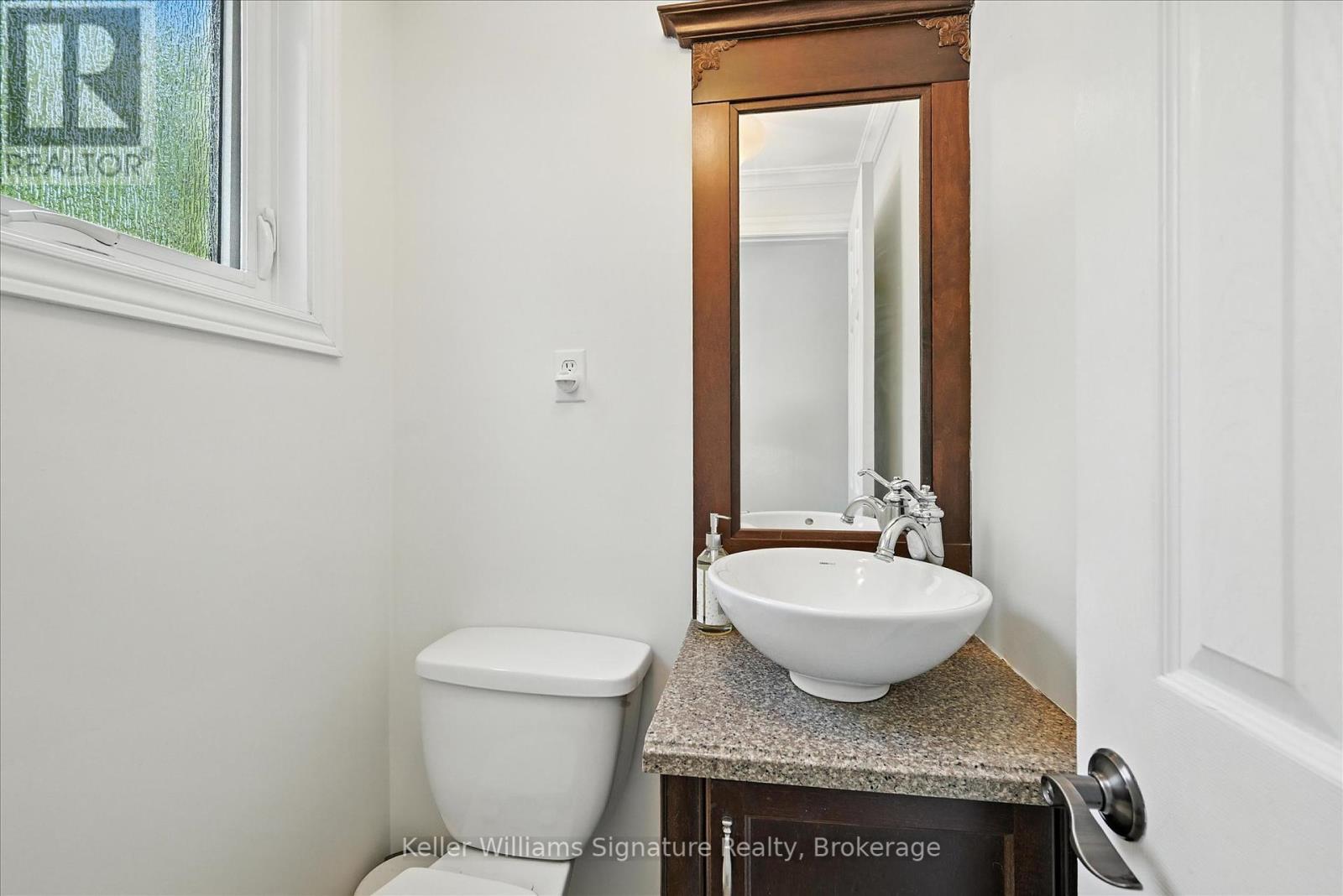 Photo 16 of 18 Moonglow Place, Hamilton ON