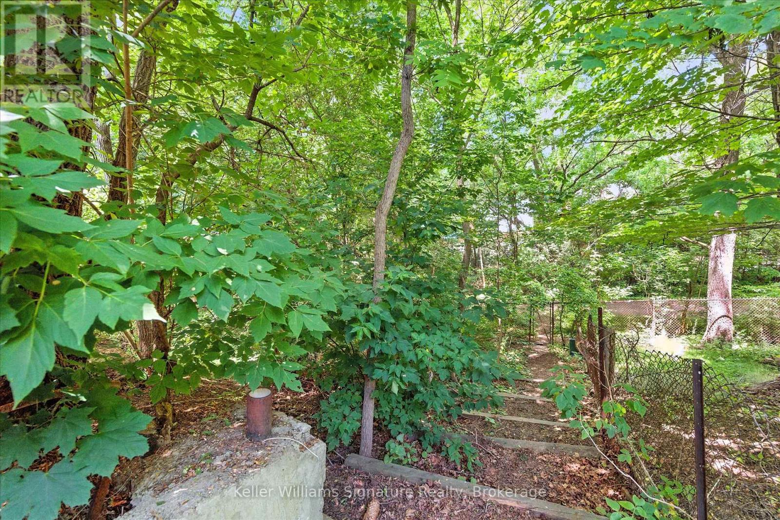 Photo 35 of 18 Moonglow Place, Hamilton ON