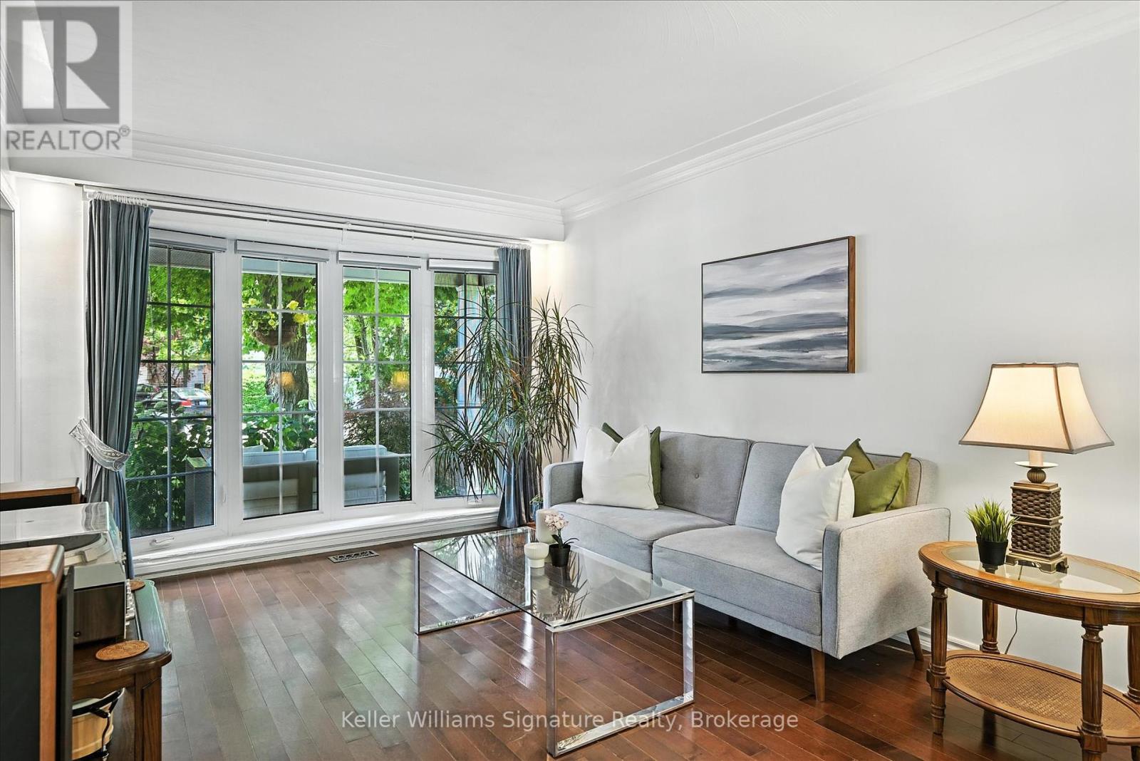 Photo 6 of 18 Moonglow Place, Hamilton ON