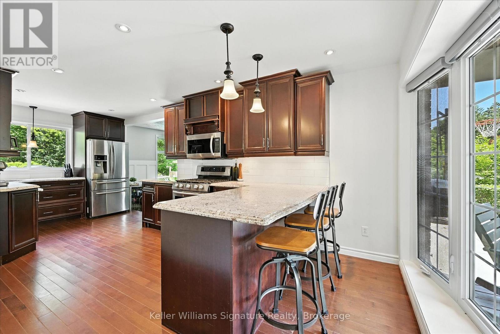 Photo 9 of 18 Moonglow Place, Hamilton ON