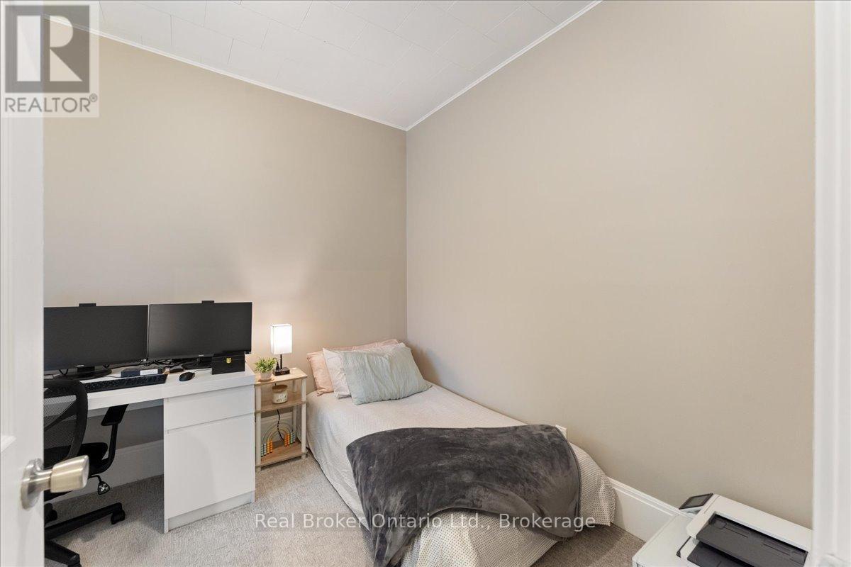 Photo 10 of 24 Rose Avenue, Brantford ON