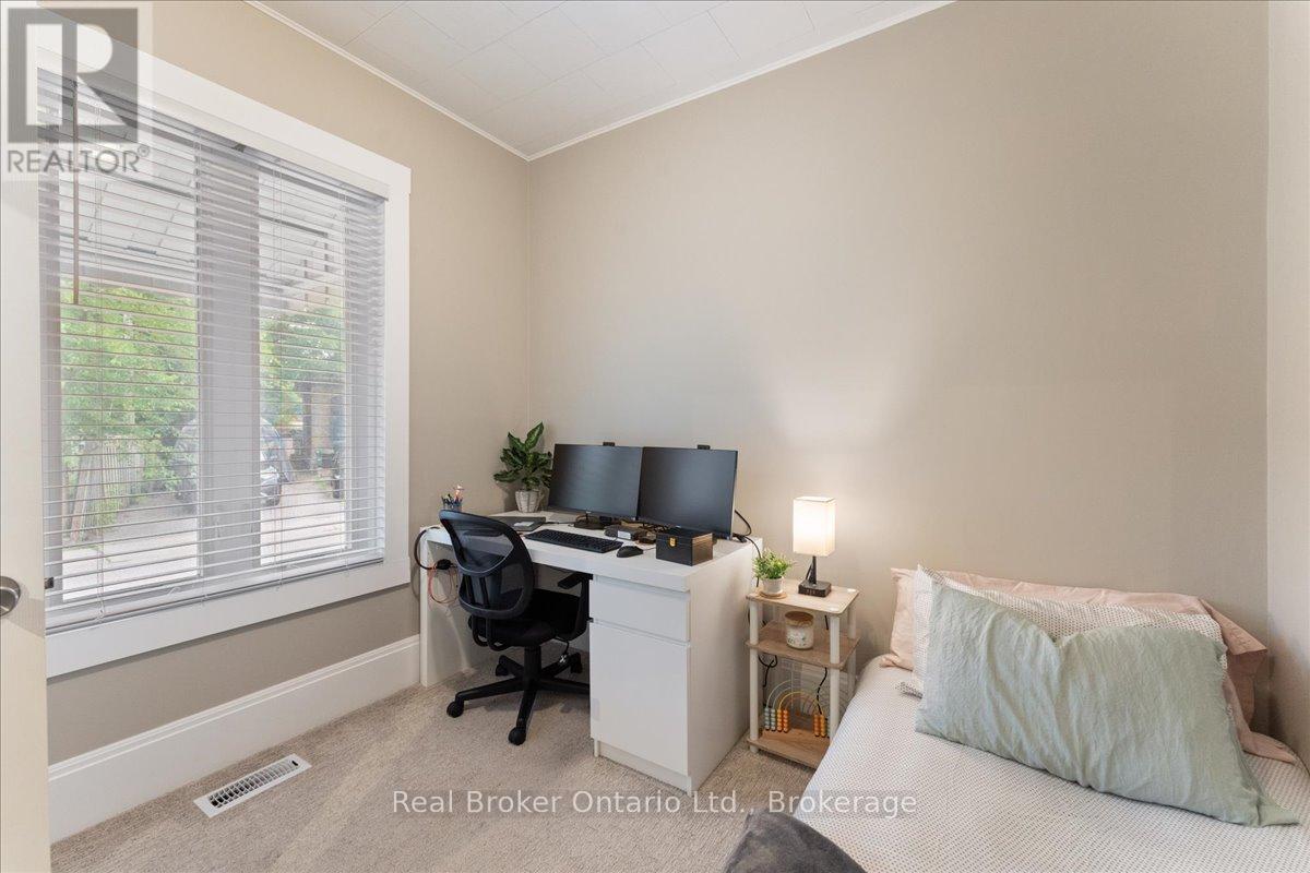 Photo 11 of 24 Rose Avenue, Brantford ON