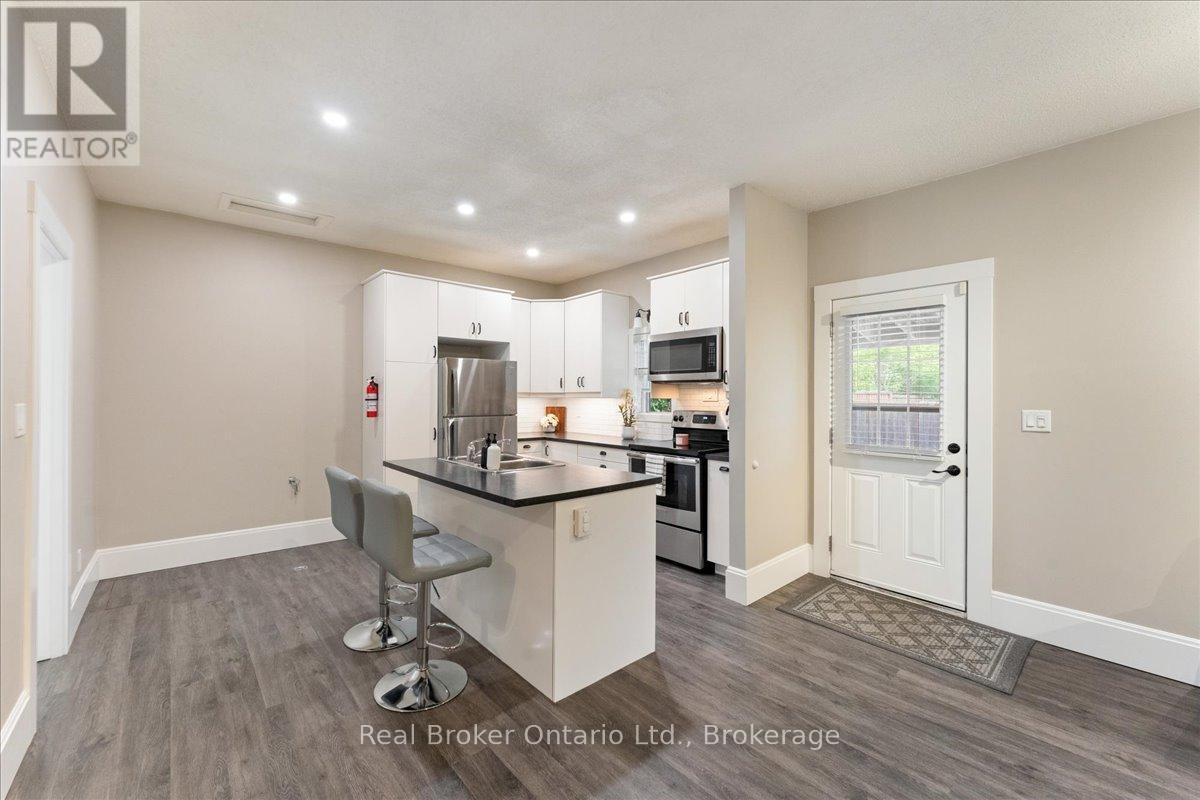 Photo 12 of 24 Rose Avenue, Brantford ON