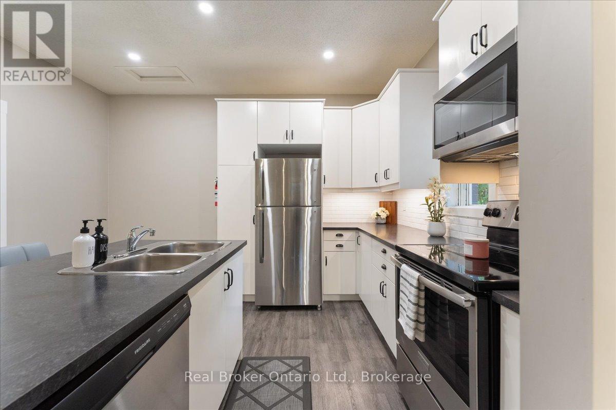 Photo 13 of 24 Rose Avenue, Brantford ON
