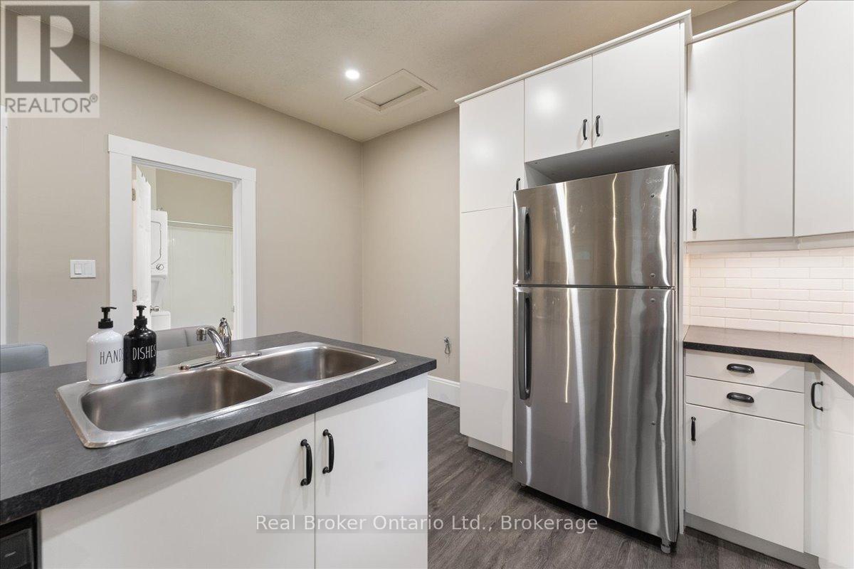 Photo 15 of 24 Rose Avenue, Brantford ON