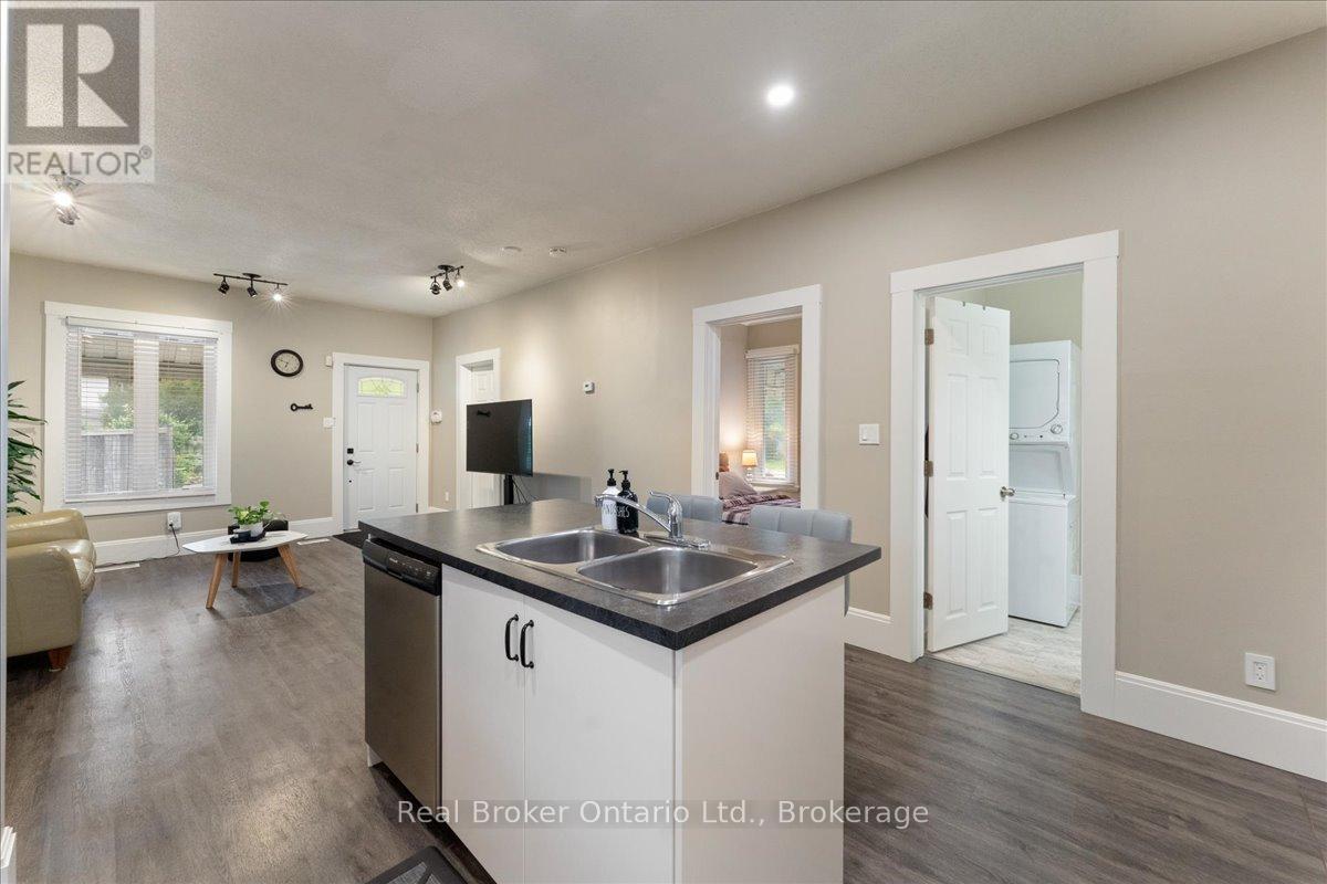 Photo 16 of 24 Rose Avenue, Brantford ON