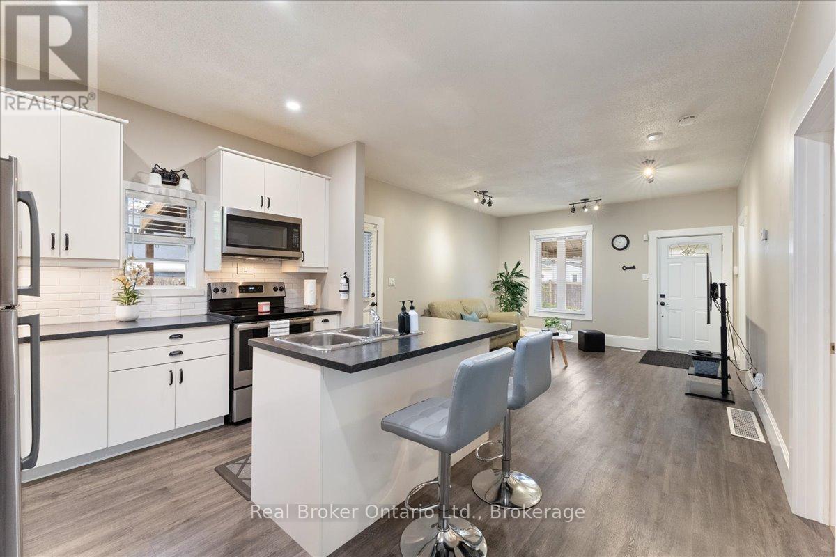Photo 18 of 24 Rose Avenue, Brantford ON