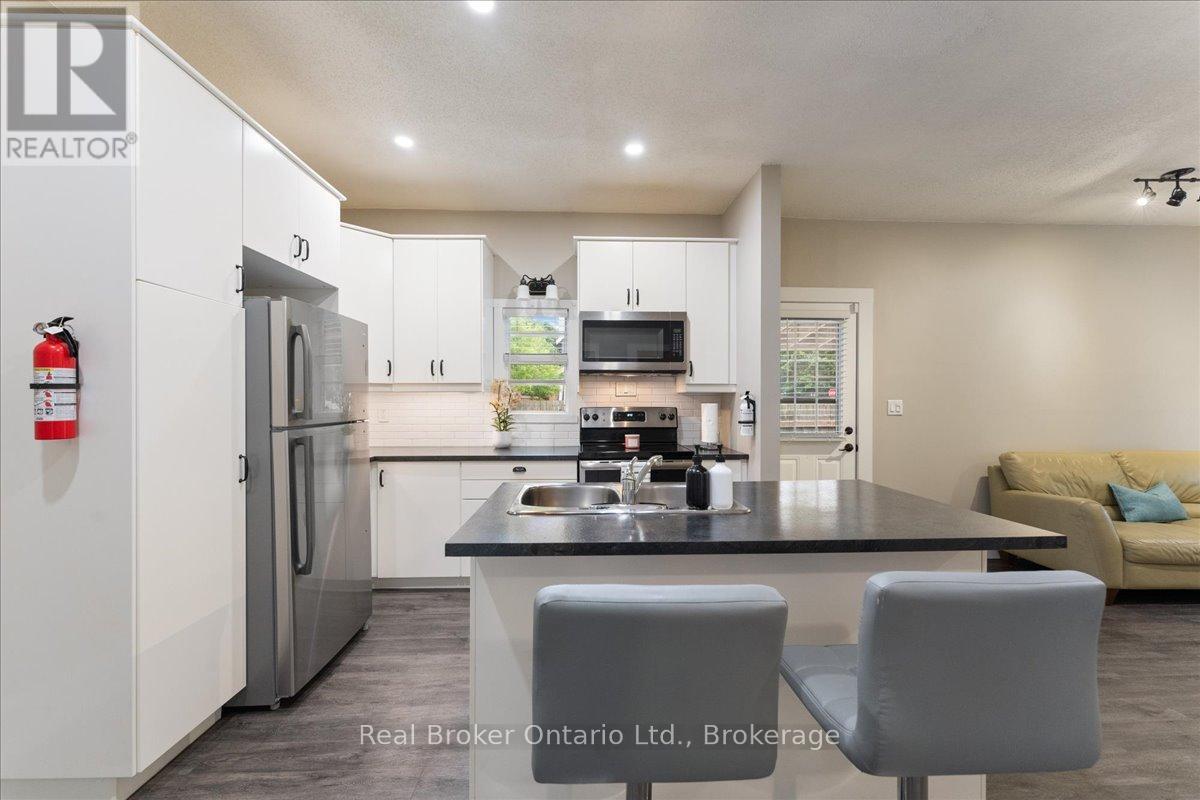 Photo 19 of 24 Rose Avenue, Brantford ON
